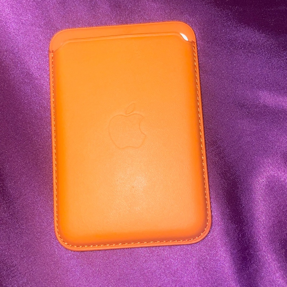 MagSafe Apple wallet